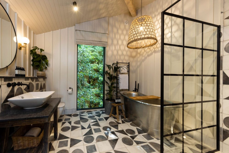 Treehouse bathroom