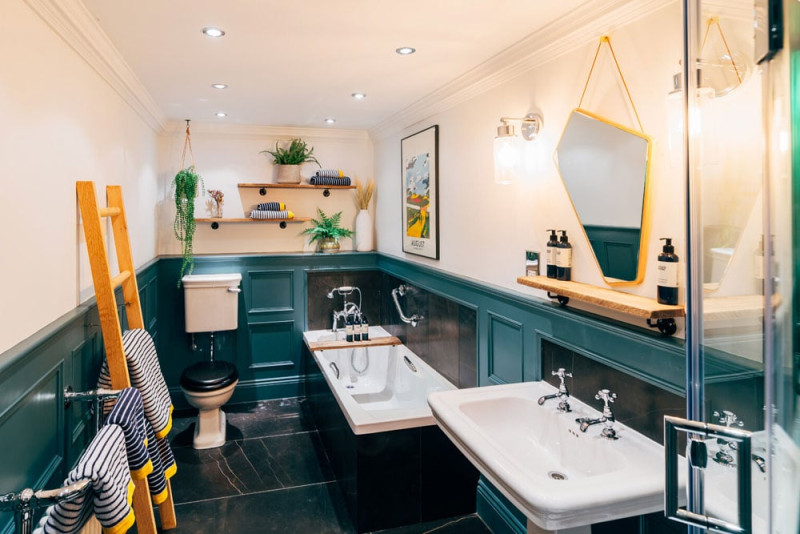 Joules suite bathroom