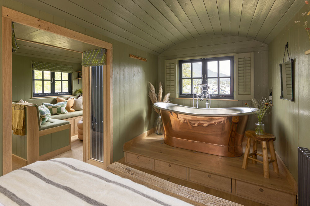 couples bath shepherds hut
