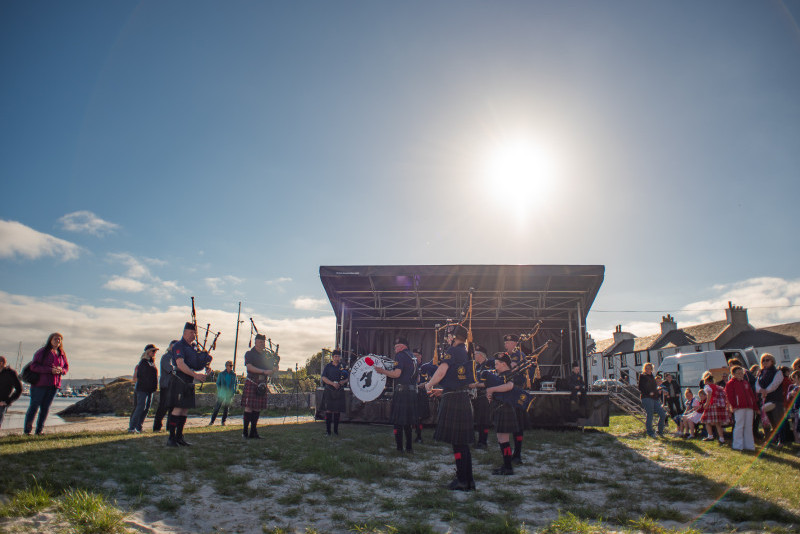 Fèis Ìle stage and band